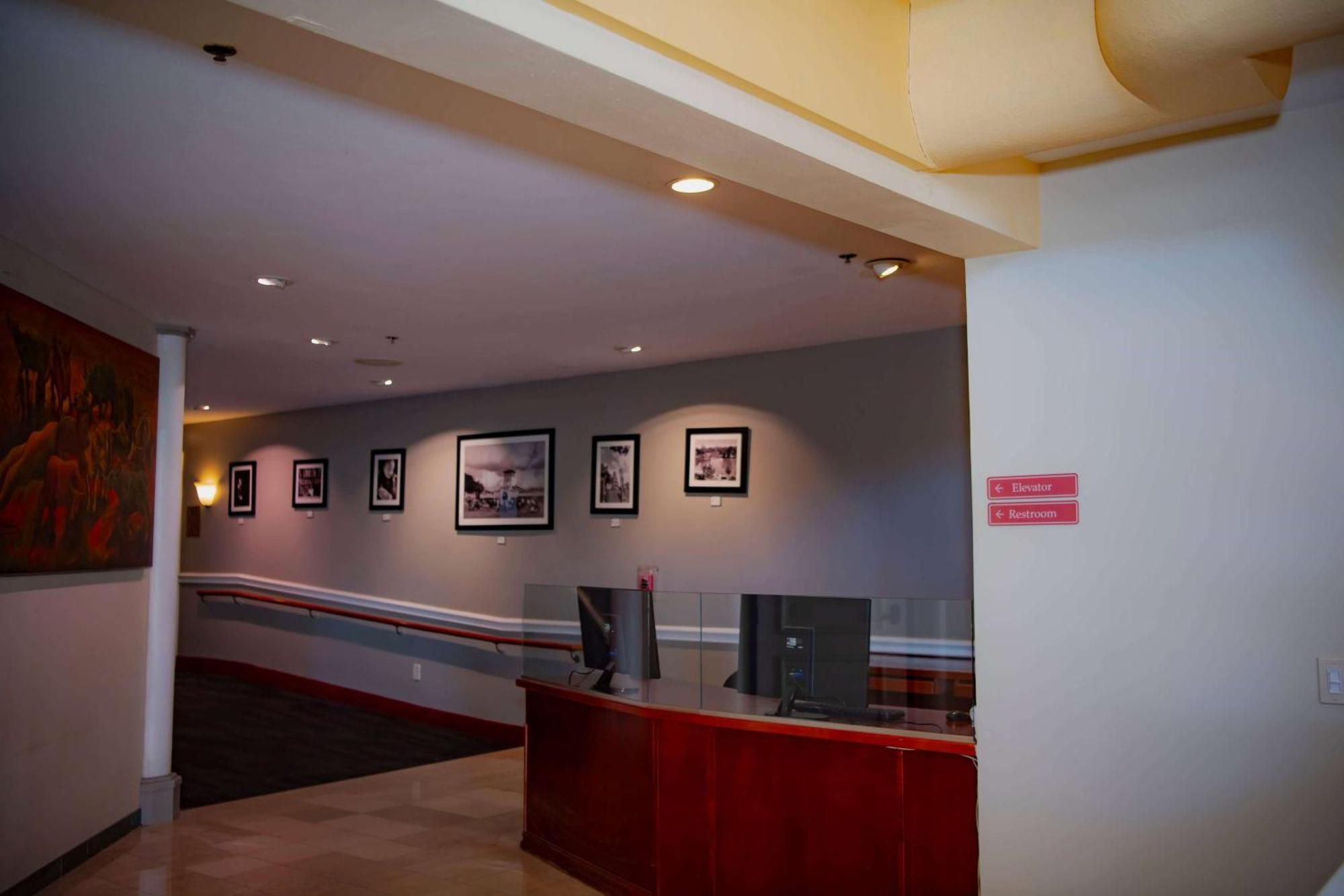 Ramada Plaza By Wyndham Garden Grove/Anaheim South Hotel Exterior photo